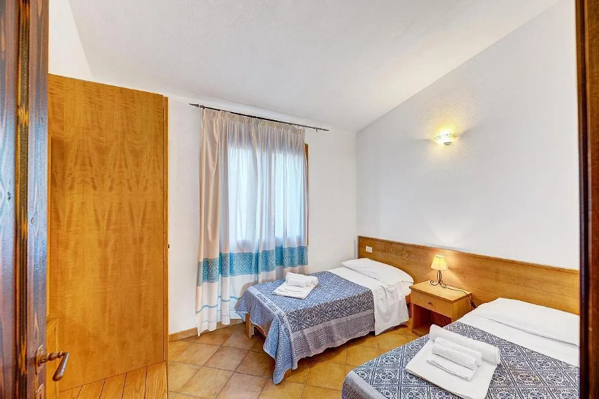 Fantastic Residenza Badus 1 Bedroomapart Sleeps 4 Plus Possible Child Bed No0815 Badesi Apartman